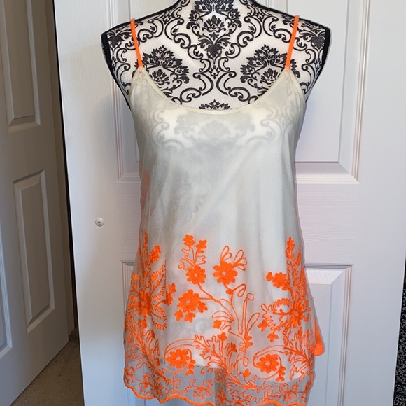 Daytrip Neón Orange Floral Embroidered Mesh Tank - Picture 4 of 14